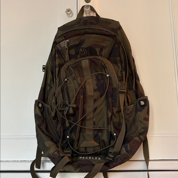 The NORTH FACE Heckler camo patterned backpack - Picture 3 of 13